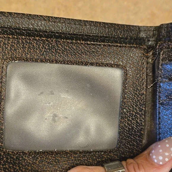 Designer Inspired Stylish Wallet - Picture 2 of 9